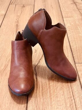 BOC By Born Celosia Cutout Ankle Boots Heel Zip Closure Women’s 8M Like New!